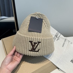 Бейсболка Louis Vuitton. Новая вязаная