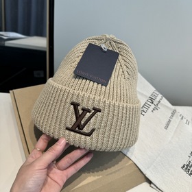 Бейсболка Louis Vuitton. Новая вязаная