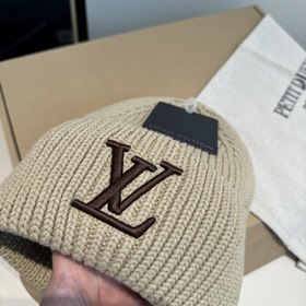 Бейсболка Louis Vuitton. Новая вязаная