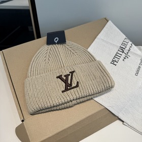 Бейсболка Louis Vuitton. Новая вязаная