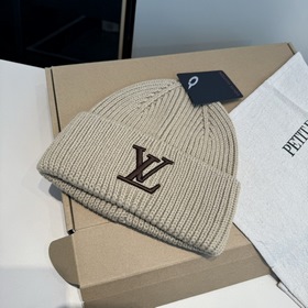 Бейсболка Louis Vuitton. Новая вязаная