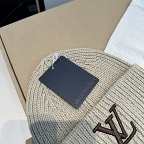 Бейсболка Louis Vuitton. Новая вязаная