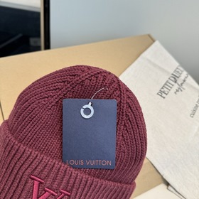 Бейсболка Louis Vuitton. Новая вязаная
