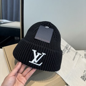 Бейсболка Louis Vuitton. Новая вязаная