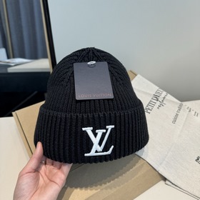 Бейсболка Louis Vuitton. Новая вязаная