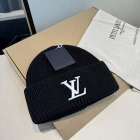 Бейсболка Louis Vuitton. Новая вязаная