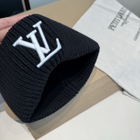 Бейсболка Louis Vuitton. Новая вязаная