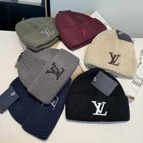 Бейсболка Louis Vuitton. Новая вязаная