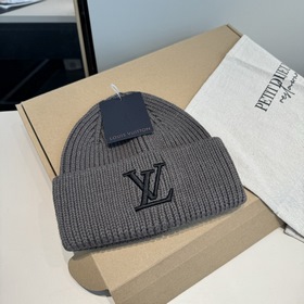 Бейсболка Louis Vuitton. Новая вязаная