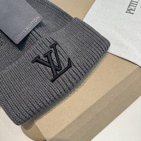 Бейсболка Louis Vuitton. Новая вязаная