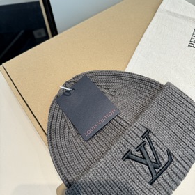 Бейсболка Louis Vuitton. Новая вязаная