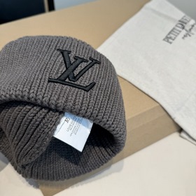 Бейсболка Louis Vuitton. Новая вязаная