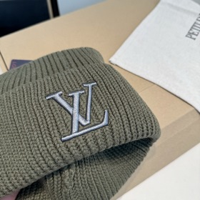 Бейсболка Louis Vuitton. Новая вязаная