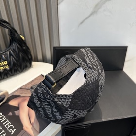 На официальном сайте LV Louis Vuitton 