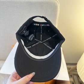 Бейсболка Louis Vuitton — новая модель