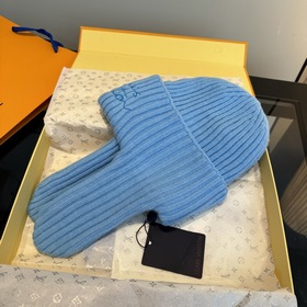 Новая модель шапки с ушами от Lv Louis