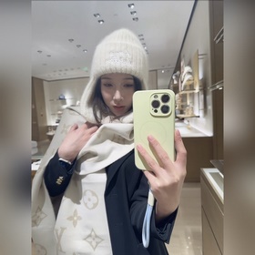 Новая модель шапки с ушами от Lv Louis