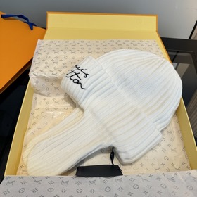 Новая модель шапки с ушами от Lv Louis