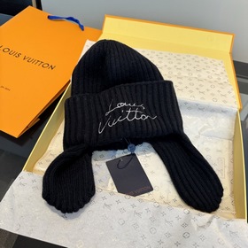 Новая модель шапки с ушами от Lv Louis