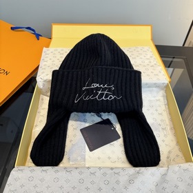 Новая модель шапки с ушами от Lv Louis