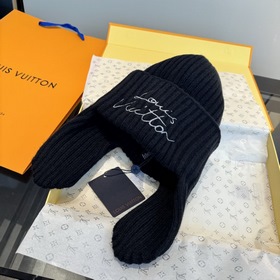 Новая модель шапки с ушами от Lv Louis