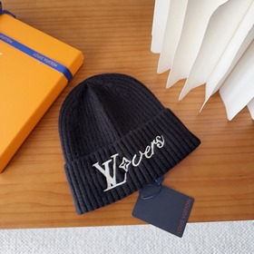LV Louis Vuitton： новые вязаные шапки 