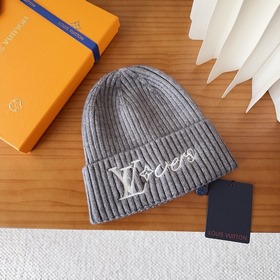LV Louis Vuitton： новые вязаные шапки