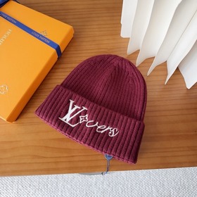 LV Louis Vuitton： новые вязаные шапки 