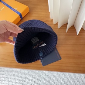 LV Louis Vuitton： новые вязаные шапки 