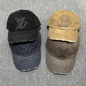 Бейсболка Louis Vuitton из официальног