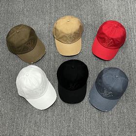 Бейсболка Louis Vuitton из официальног
