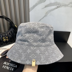 На официальном сайте LV Louis Vuitton 