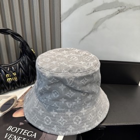На официальном сайте LV Louis Vuitton 