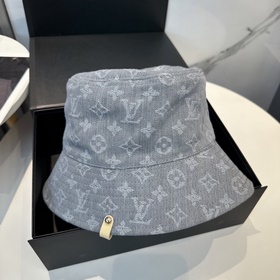 На официальном сайте LV Louis Vuitton 