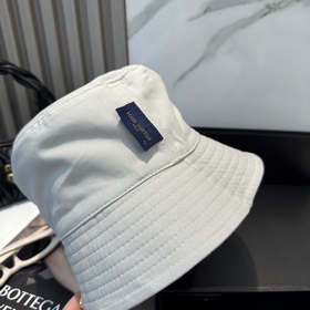 На официальном сайте LV Louis Vuitton 