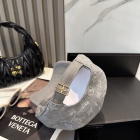 На официальном сайте LV Louis Vuitton 