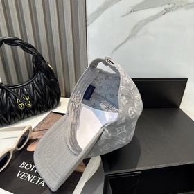 На официальном сайте LV Louis Vuitton 
