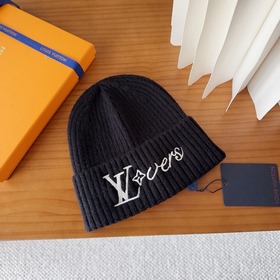 LV Louis Vuitton： новые вязаные шапки