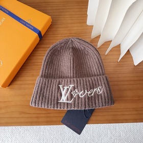 LV Louis Vuitton： новые вязаные шапки 