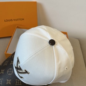 Бейсболка Louis Vuitton — новая модель