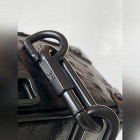 Эксклюзивная модель N82245 из кожи стр