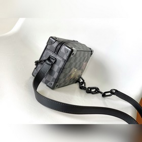 N45278. Эта сумочка Mini Soft Trunk, и