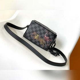 N45278. Эта сумочка Mini Soft Trunk, и