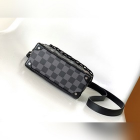 N45278. Эта сумочка Mini Soft Trunk, и