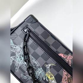 N45278. Эта сумочка Mini Soft Trunk, и