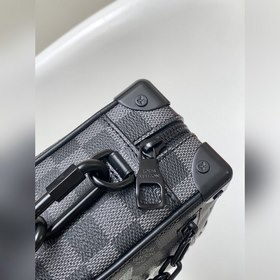 N45278. Эта сумочка Mini Soft Trunk, и