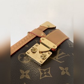 Топ-модель из оригинальной коллекции, 