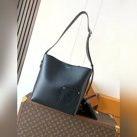 Топ-модель из оригинальной коллекции,