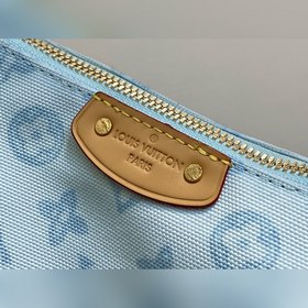 M28250 Светло-голубая сумка-почеть Poc