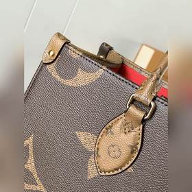 Сумка Onthego среднего размера из колл